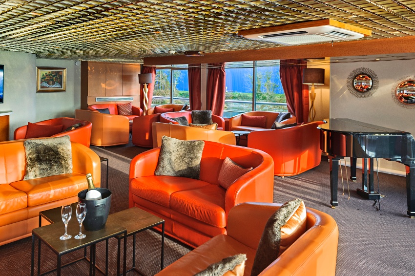 El "Pianorama Bar", vistas extraordinarias y música en directo... nuestro rincón favorito a bordo... CRUCEROS MS CROISIEUROPE MS L EUROPE MS EUROPE CRUCEROS FLUVIALES CROISIEUROPE MS EUROPE CRUCEROS FLUVIALES CRUCEROS FLUVIALES DANUBIO CRUCEROS FLUVIALES RHIN CRUCEROS MS EUROPE CRUCEROS POR RIO CRUCEROS BARATOS BIDAIAK CREUERS CRUCEROS EN BARCO PEQUEÑO SMALL SHIP CRUISES RIVER CRUISES CROISIEUROPE RIVER CRUISES CROISIERES CROISIEUROPE BATEAU DANUBE CRUISES RHINE CRUISES CRUCEROS DANUBIO VIENA CRUCEROS BUDAPEST CRUCEROS BRATISLAVA CRUCEROS MELK CRUCEROS ABADIA DE MELK CRUCEROS OFERTAS CRUCEROS FLUVIALES OFERTAS CROISIEUROPE CRUCEROS FLUVIALES OFERTAS #CroisiEurope #MSLEUROPE #MSEUROPE #CRUCEROSFLUVIALES #RIVERCRUISES #CROISIERES #CREUERS #BIDAIAK #CRUCEROSRIO #CURCEROSDANUBIO #CRUCEROSRHIN #CRUCEROSRIN #CRUCEROSPORELDANUBIO #CRUCEROSVIENA #VIENA #BUDAPEST #MELK #WACHAU #DANUBIO #DANUBE #DANUBECRUISES #VIENNA #VIENNACRUISES #BUDAPESTCRUISES #DANUBERIVER #DANUBERIVERCRUISES #EUROPECRUISES #CRUCEOSEUROPA #CRUCEROSCROISIEUROPE